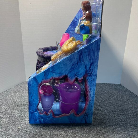 Disney The Little Mermaid Live Action Ursula’s Mystical Cauldron Playset NEW - Picture 8 of 11